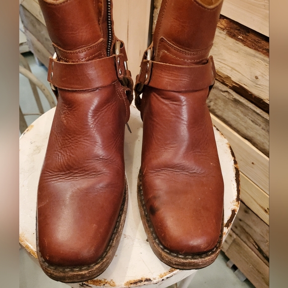 Boots - Picture 4 of 8